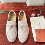 Loro Piana サマーチャームズ ウォーク ローファー FAE5444-30AT フラワリングチェリー 女性用 コンフォートシューズ 正面ビュー