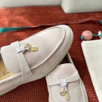 Loro Piana サマーチャームズ ウォーク ローファー FAE5444-30AT フラワリングチェリー 女性用 コンフォートシューズ 正面ビュー