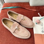 Loro Piana サマーチャームズ ウォーク ローファー FAE5444-30AT フラワリングチェリー 女性用 コンフォートシューズ 正面ビュー
