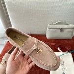 Loro Piana サマーチャームズ ウォーク ローファー FAE5444-30AT フラワリングチェリー 女性用 コンフォートシューズ 正面ビュー