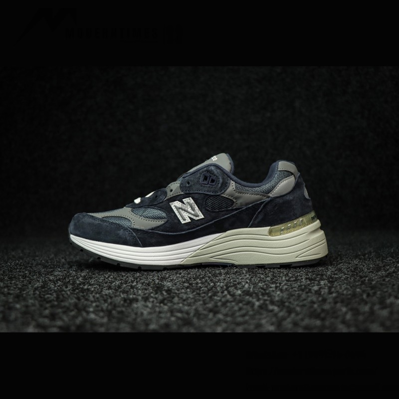 New Balance M992GG Navy Blue & Dark Grey Lifestyle Running Shoes New Balance M992GG Navy Blue and Dark Grey Sneakers Front View