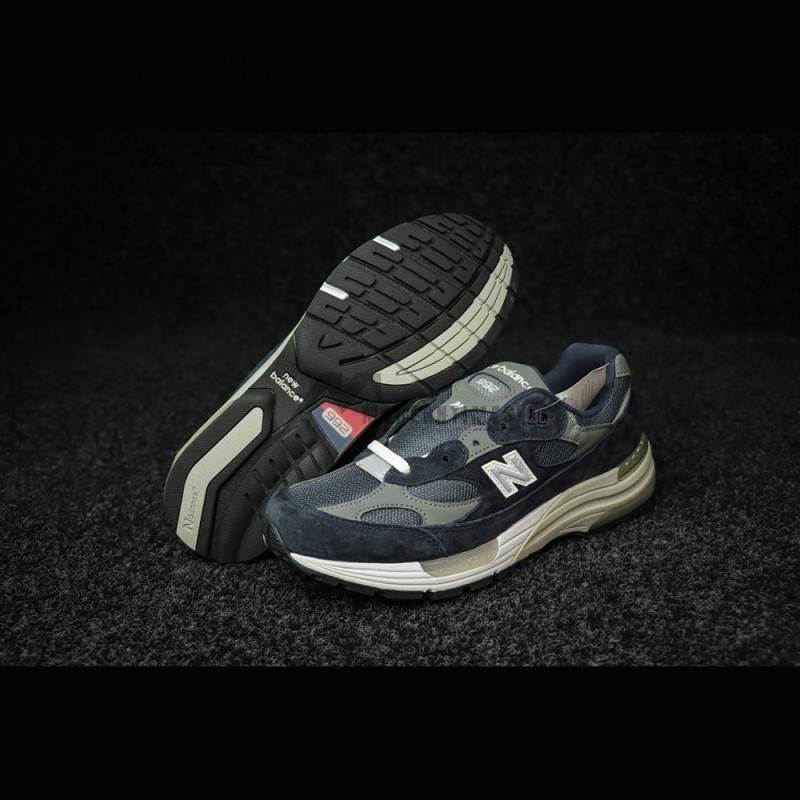 New Balance M992GG Navy Blue & Dark Grey Lifestyle Running Shoes New Balance M992GG Navy Blue and Dark Grey Sneakers Front View