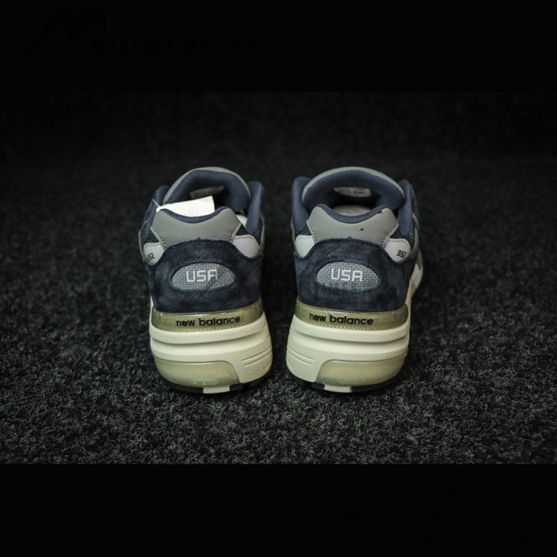 New Balance M992GG Navy Blue & Dark Grey Lifestyle Running Shoes New Balance M992GG Navy Blue and Dark Grey Sneakers Front View