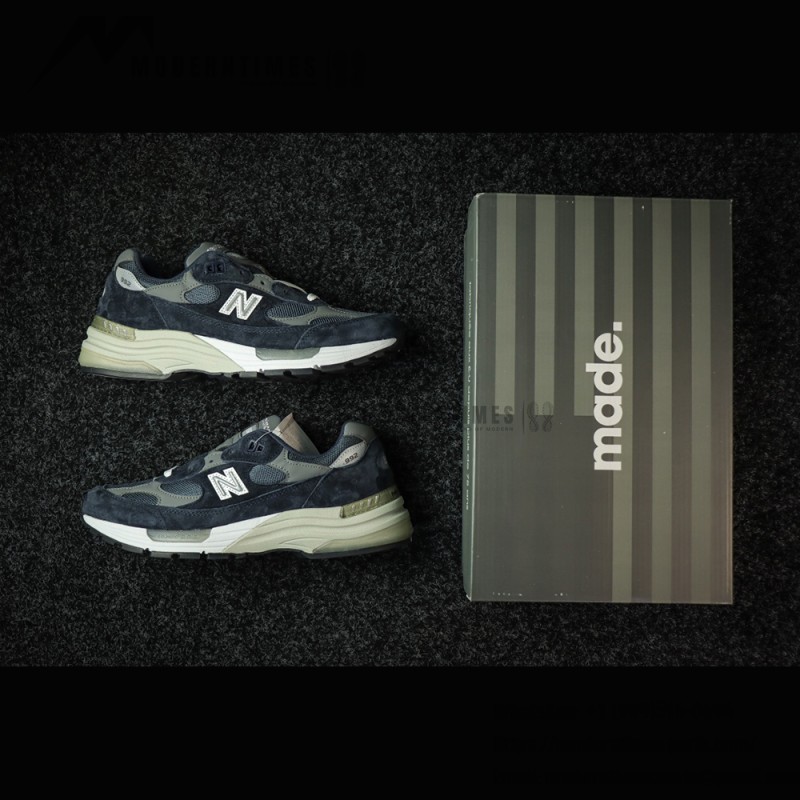 New Balance M992GG Navy Blue & Dark Grey Lifestyle Running Shoes New Balance M992GG Navy Blue and Dark Grey Sneakers Front View