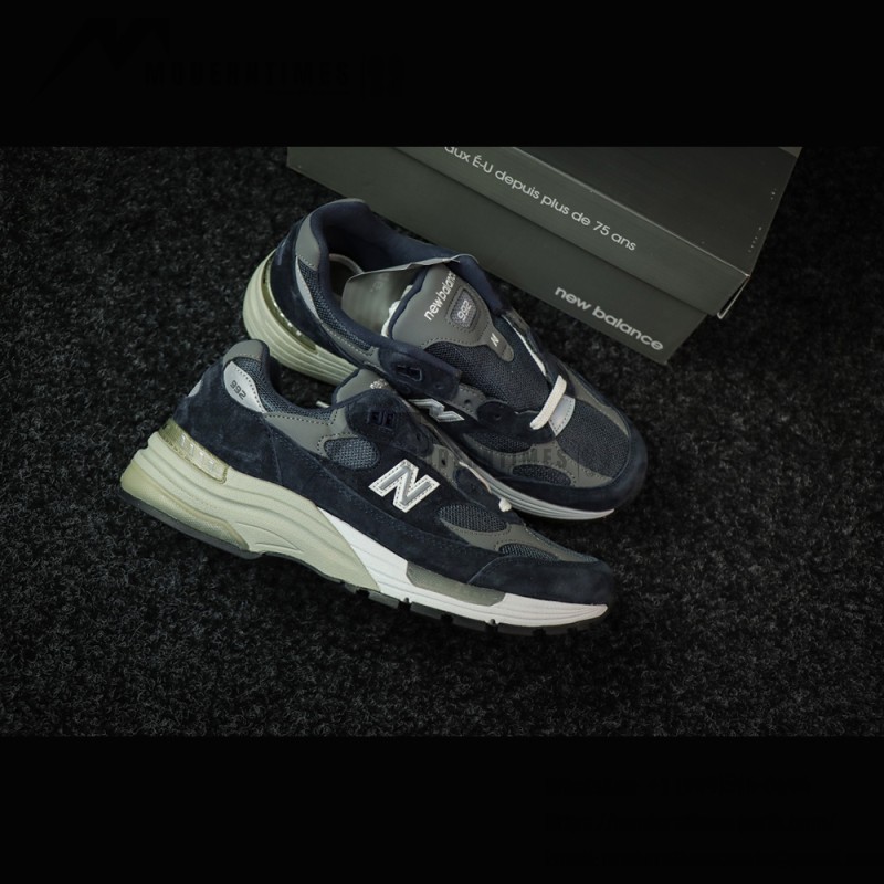 New Balance M992GG Navy Blue & Dark Grey Lifestyle Running Shoes New Balance M992GG Navy Blue and Dark Grey Sneakers Front View