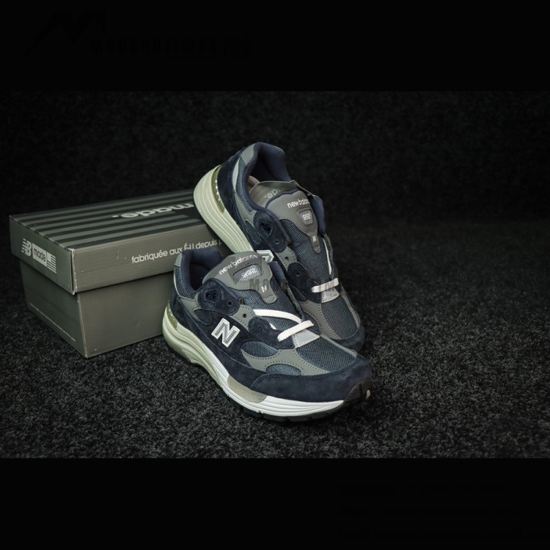 New Balance M992GG Navy Blue & Dark Grey Lifestyle Running Shoes New Balance M992GG Navy Blue and Dark Grey Sneakers Front View